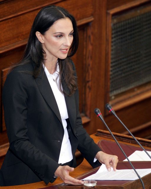 «Δεν μιλάμε για αναδιαπραγμάτευση, αλλά για κατάργηση του Μνημονίου» λέει η Έλενα Κουντουρά